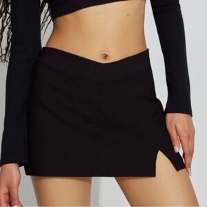 That’s hot mini black skort